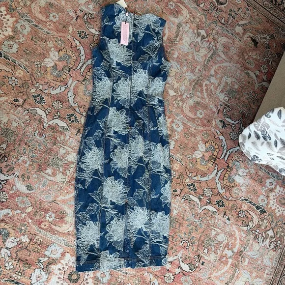 Avec les Filles floral denim midi dress - Picture 3 of 5